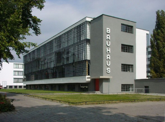 Выставка BAUHAUS IMAGINISTA «Школа в движении. Архитекторы-интернационалисты» 